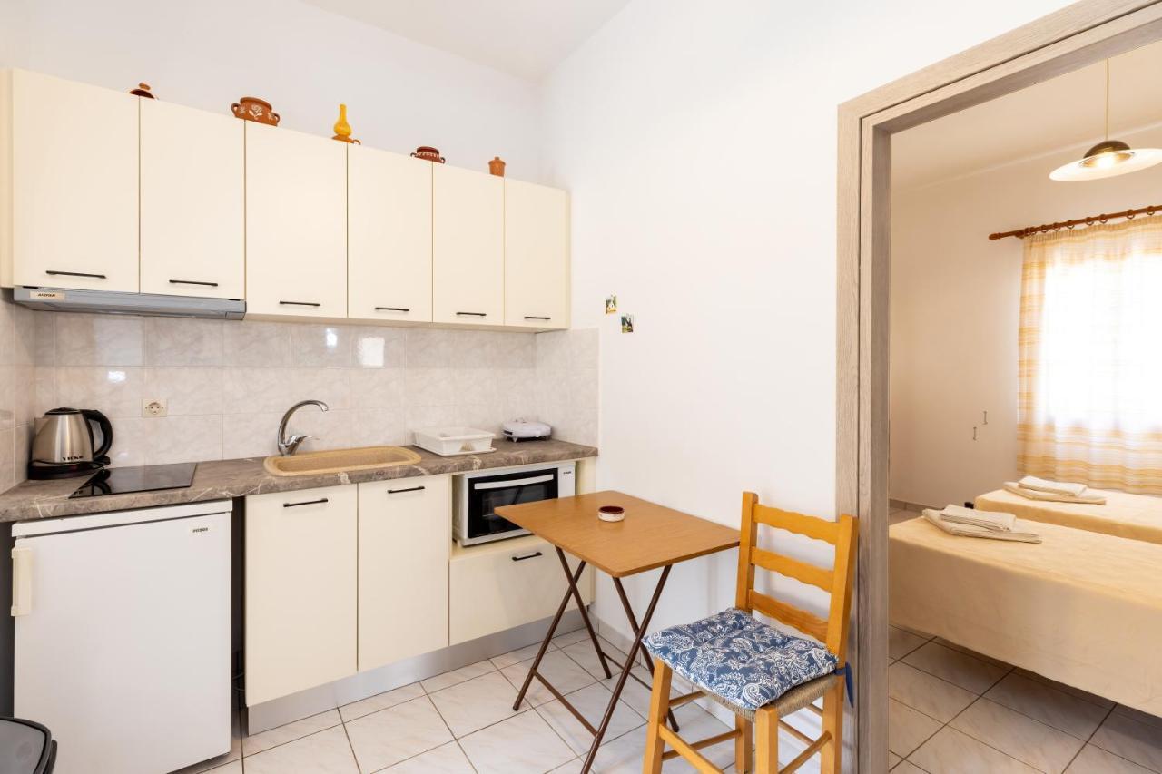 Peris Rooms 卡马雷 外观 照片