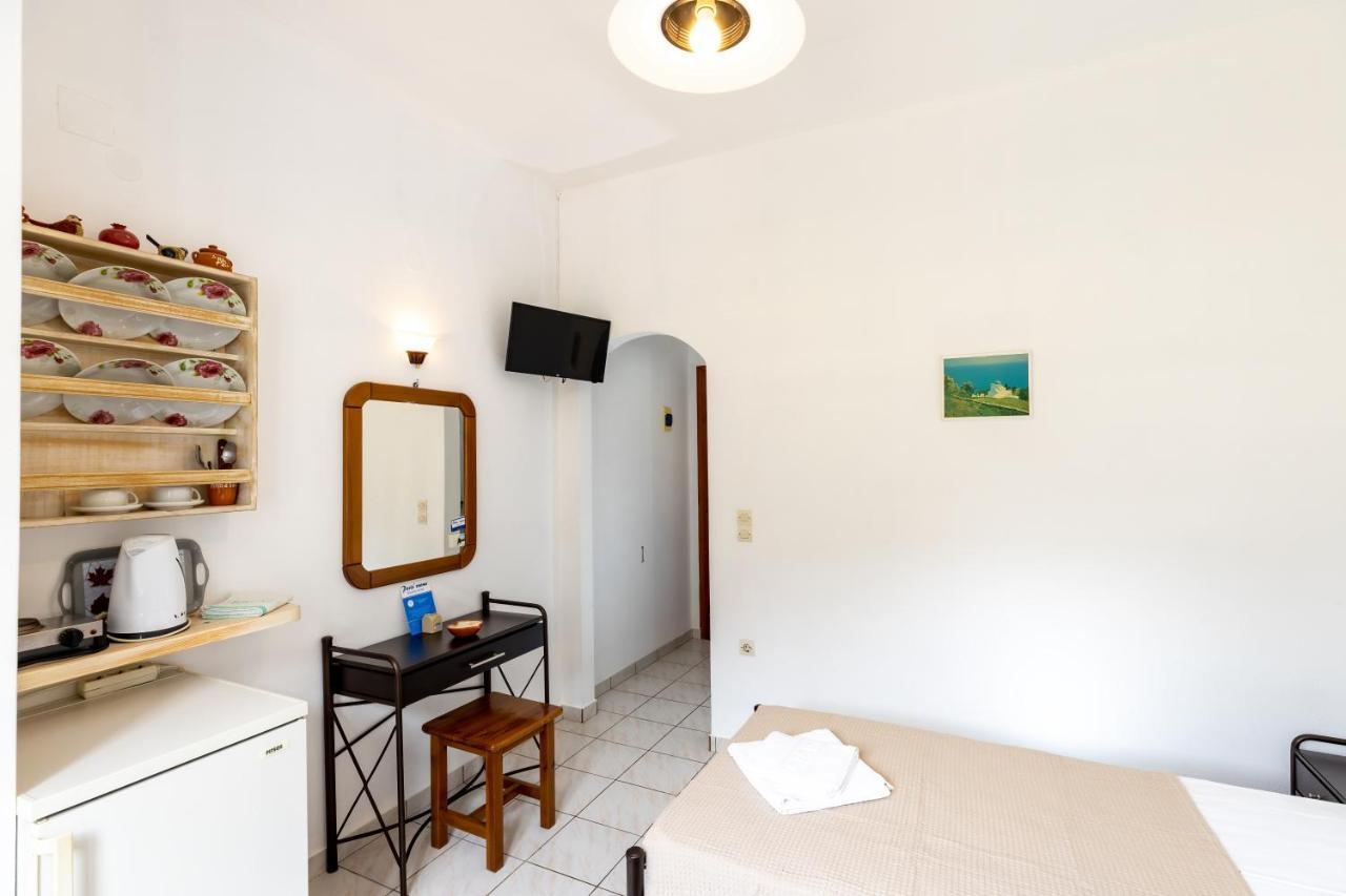 Peris Rooms 卡马雷 外观 照片